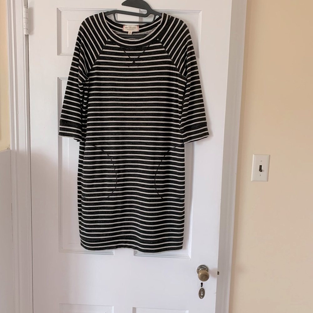 Max studio weekend charcoal and off white dress